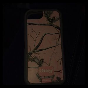 Camo otter box case iPhone se case good condition